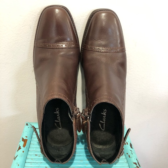 Clarks Leather Bootie Ankle Boot Brown Size 5.5M - Picture 6 of 8